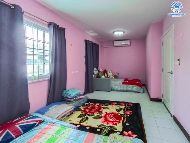 *****ทาวน์เฮ้าส์มือสองนนทบุรี ม.ไลโอ บลิสซ์ กาญจนาภิเษก-ชัยพฤกษ์ เนื้อที่ 17.6 ตร.ว. ฟังก์ชัน 3 ห้องนอน 2 ห้องน้ำ 1 ที่จอดรถ ทำเลดีเดินทางสะดวก เชื่อมต่อ ถ.กาญจนาภิเษก, ถ.รัตนาธิเบศร์ ใกล้รถไฟฟ้าสายสีม่วง "สถานีคลองบางไผ่"